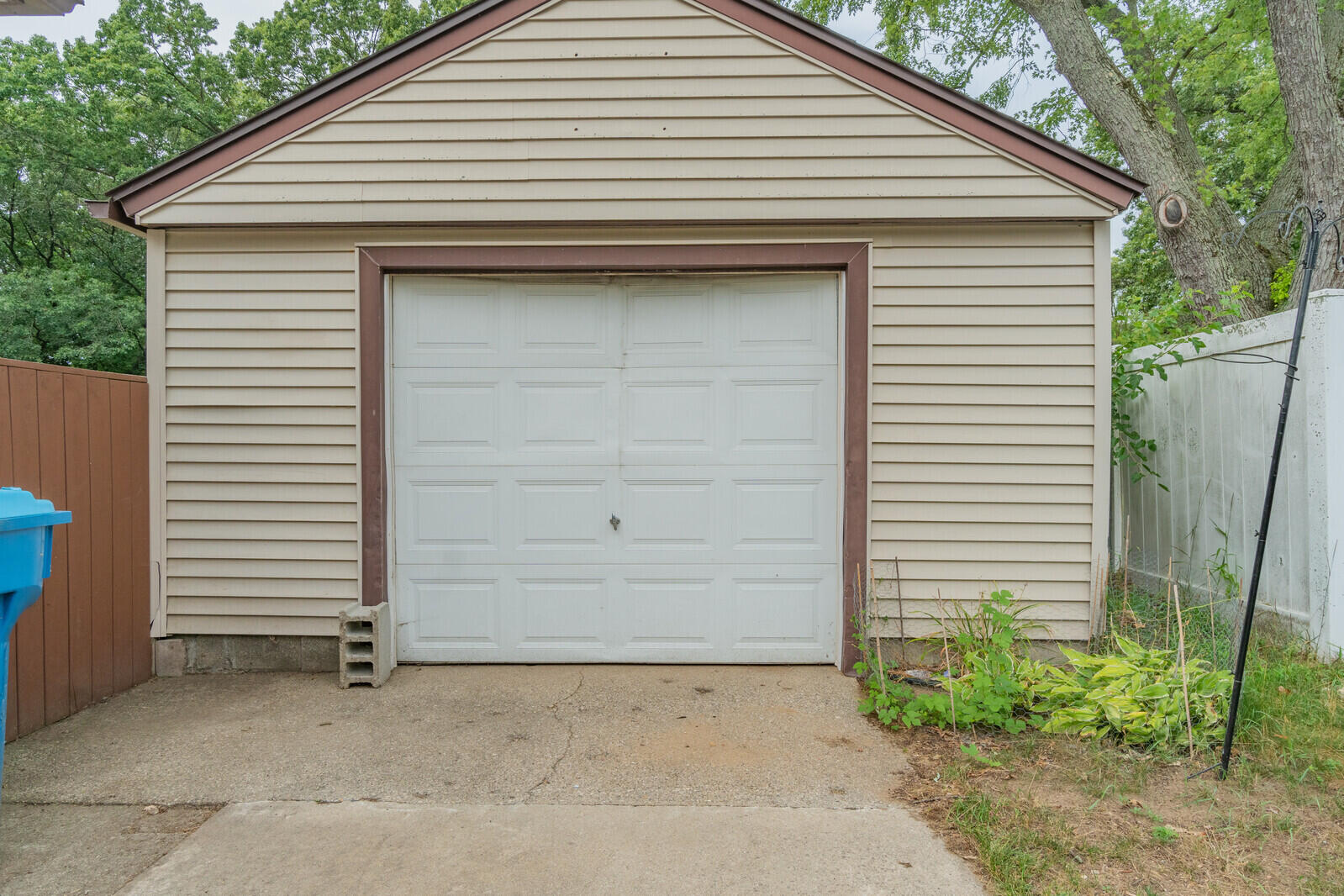 215 South Fruitport Road Spring Lake, MI 49456 - Photo 3 of 17 IMG_7119