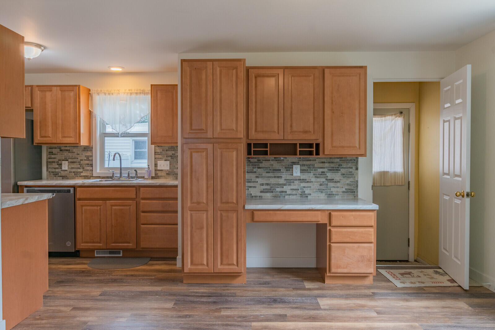 215 South Fruitport Road Spring Lake, MI 49456 - Photo 4 of 17 IMG_7122