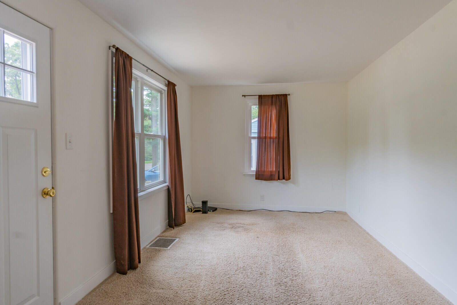 215 South Fruitport Road Spring Lake, MI 49456 - Photo 7 of 17 IMG_7120