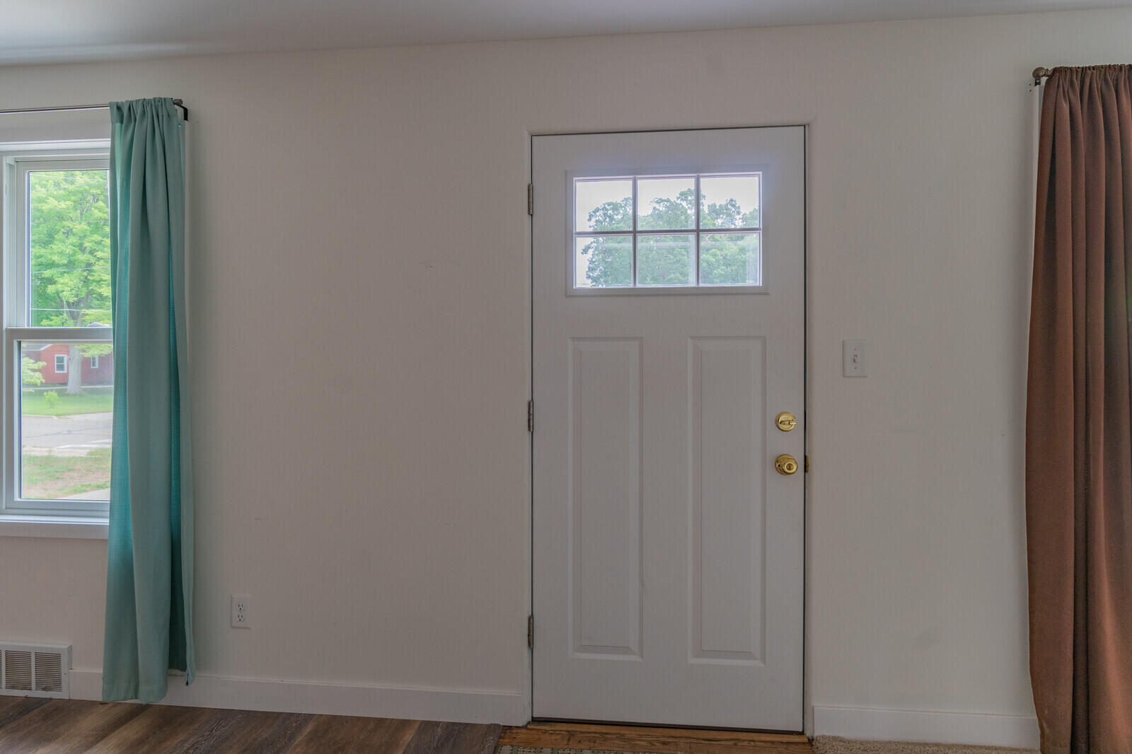 215 South Fruitport Road Spring Lake, MI 49456 - Photo 8 of 17 IMG_7121