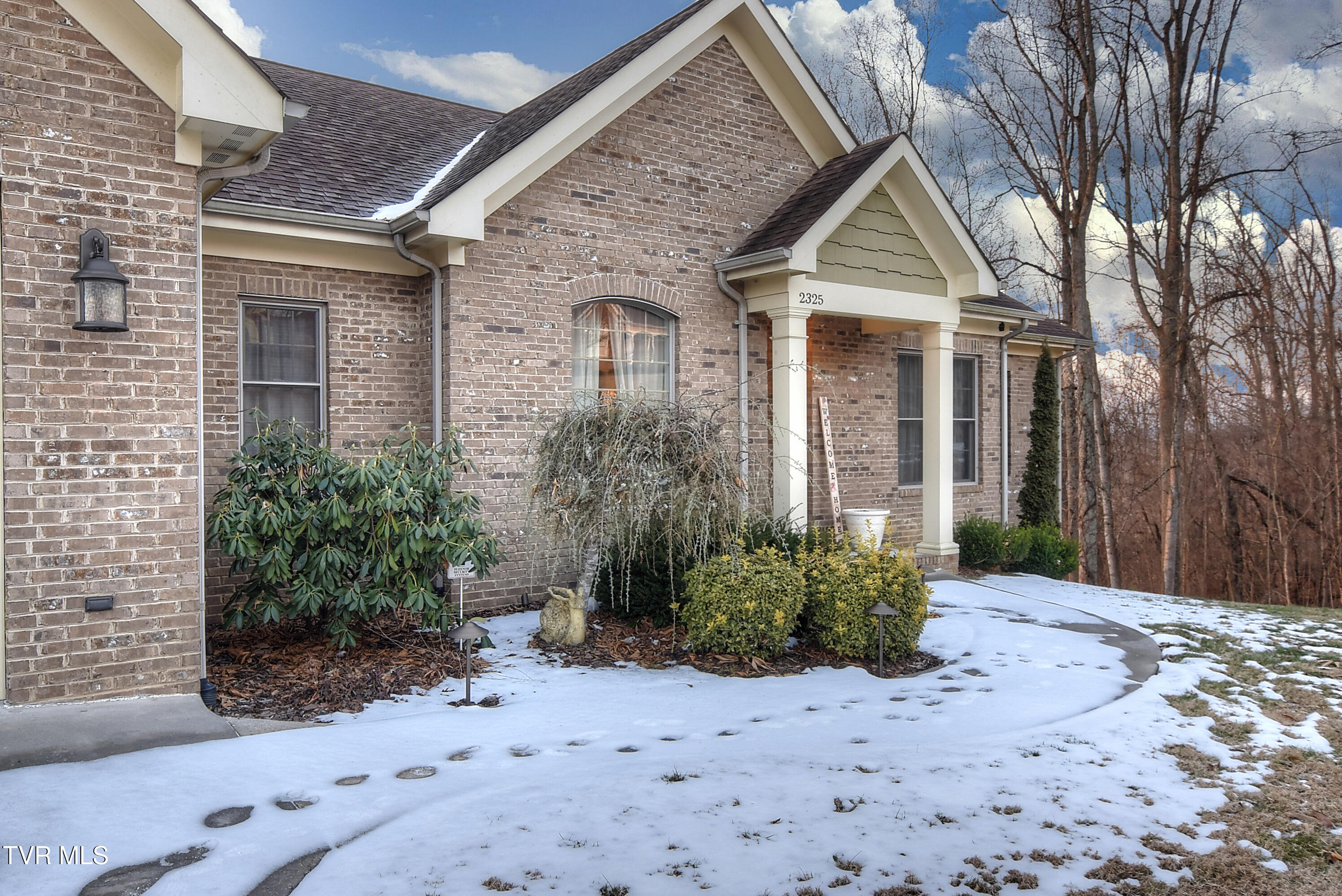 2325 Colonial View Road Kingsport, TN 37663 - Photo 3 of 56 4