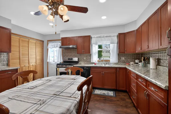 $214,900 | 805 Vera Cruz Street, Jackson, MI 49203