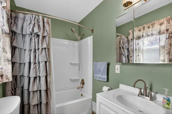 $214,900 | 805 Vera Cruz Street, Jackson, MI 49203
