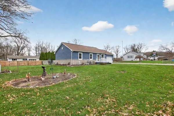$214,900 | 805 Vera Cruz Street, Jackson, MI 49203