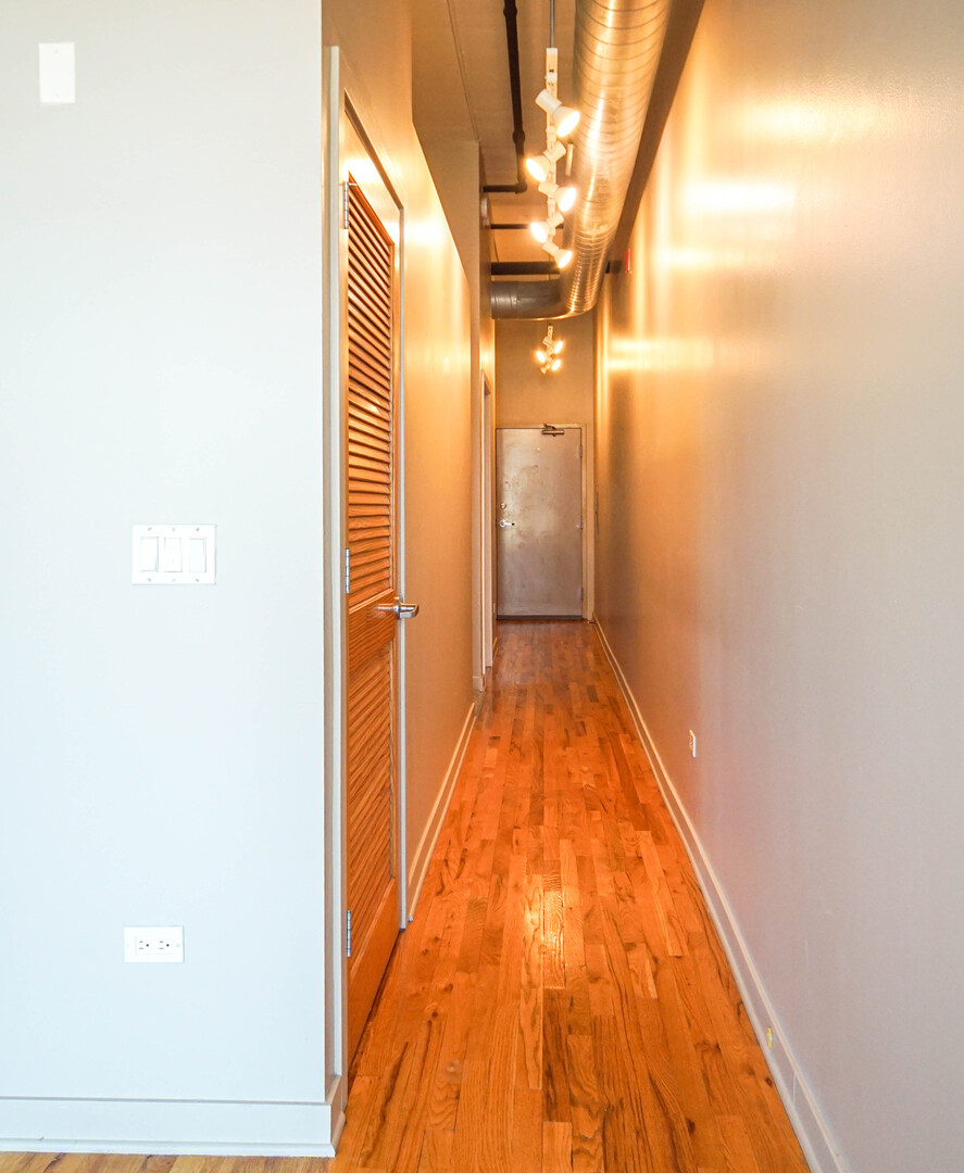 1224 West Van Buren Street, Unit 517 Chicago, IL 60607 - Photo 4 of 16