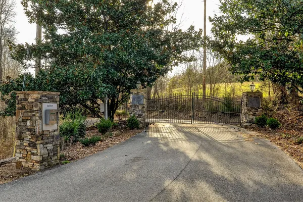 $649,000 | 525 Harbor Drive, Lancaster, TN 38569