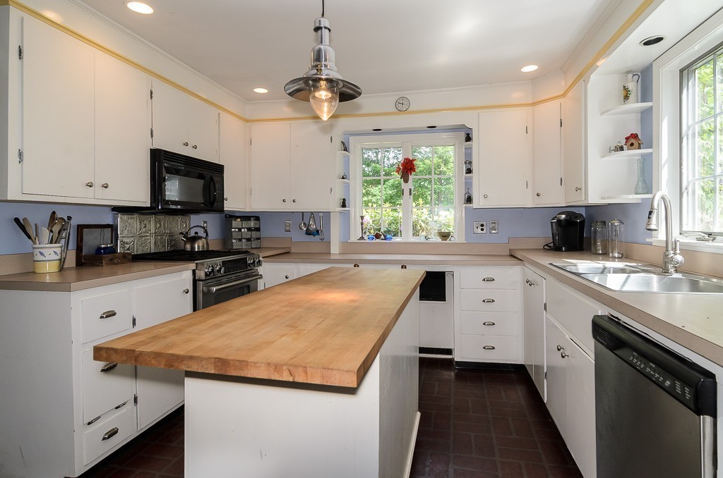 22 Everett Street Sherborn, MA 01770 - Photo 3 of 20