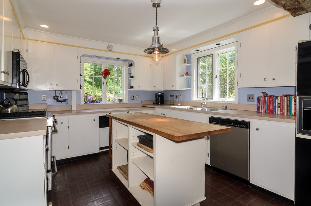 22 Everett Street Sherborn, MA 01770 - Photo 4 of 20