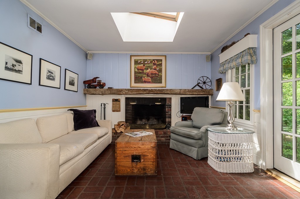 22 Everett Street Sherborn, MA 01770 - Photo 6 of 20