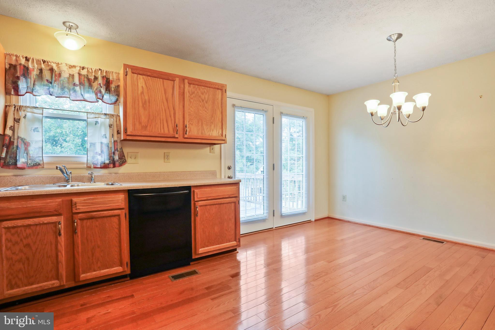 98 Greenleaf Road Strasburg, VA 22657 - Photo 14 of 37 Kitchen/Dining Area