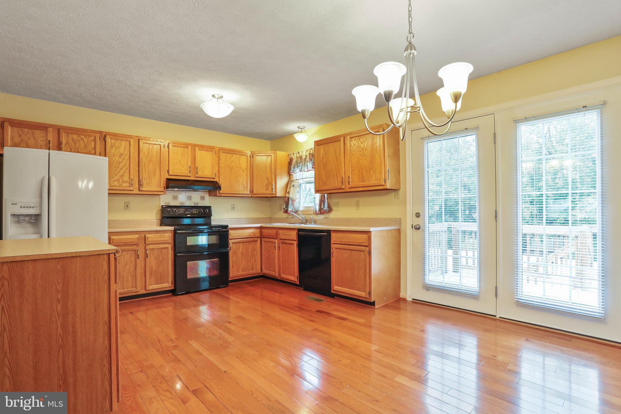 98 Greenleaf Road Strasburg, VA 22657 - Photo 10 of 37 Kitchen/Dining Area
