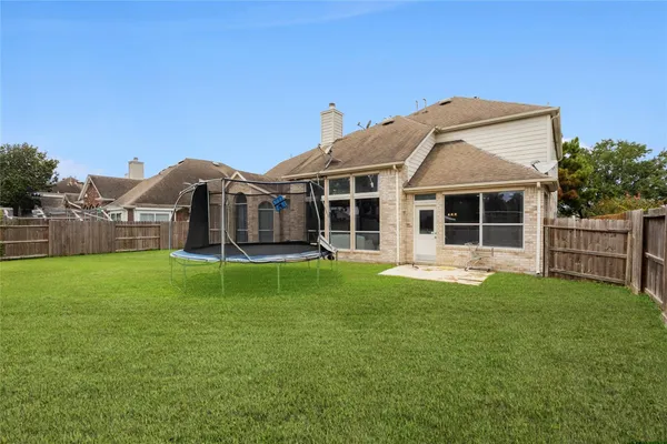 a view of a house with a backyard