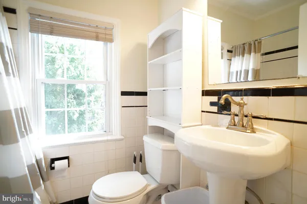 $2,975 | 2161 North Brandywine Street, Arlington, VA 22207