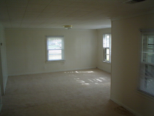 536 Kennon Road Rockford, IL 61109 - Photo 3 of 5 Gallery Image 3