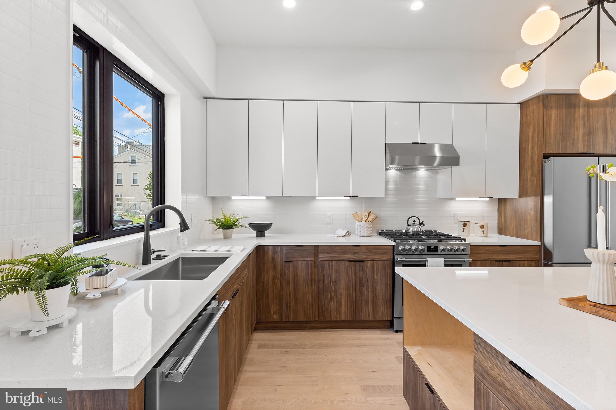 271 Delmar Street Philadelphia, PA 19128 - Photo 3 of 32