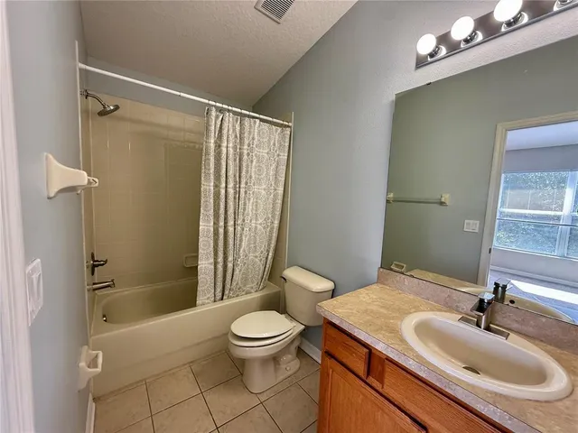 $1,900 | 1040 Sleepy Oak Drive, Wesley Chapel, FL 33543
