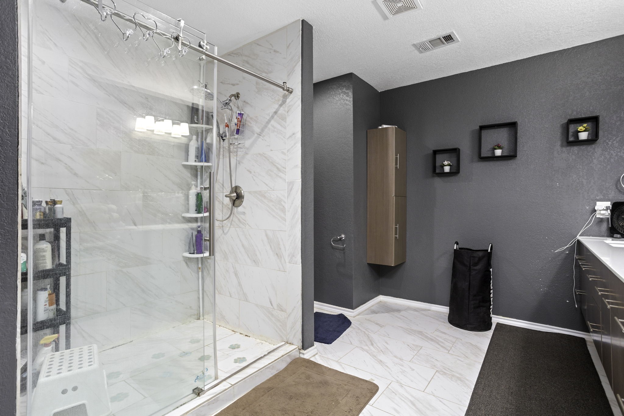 4518 Rothberger Way San Antonio, TX 78244 - Photo 13 of 18 a bathroom with a shower