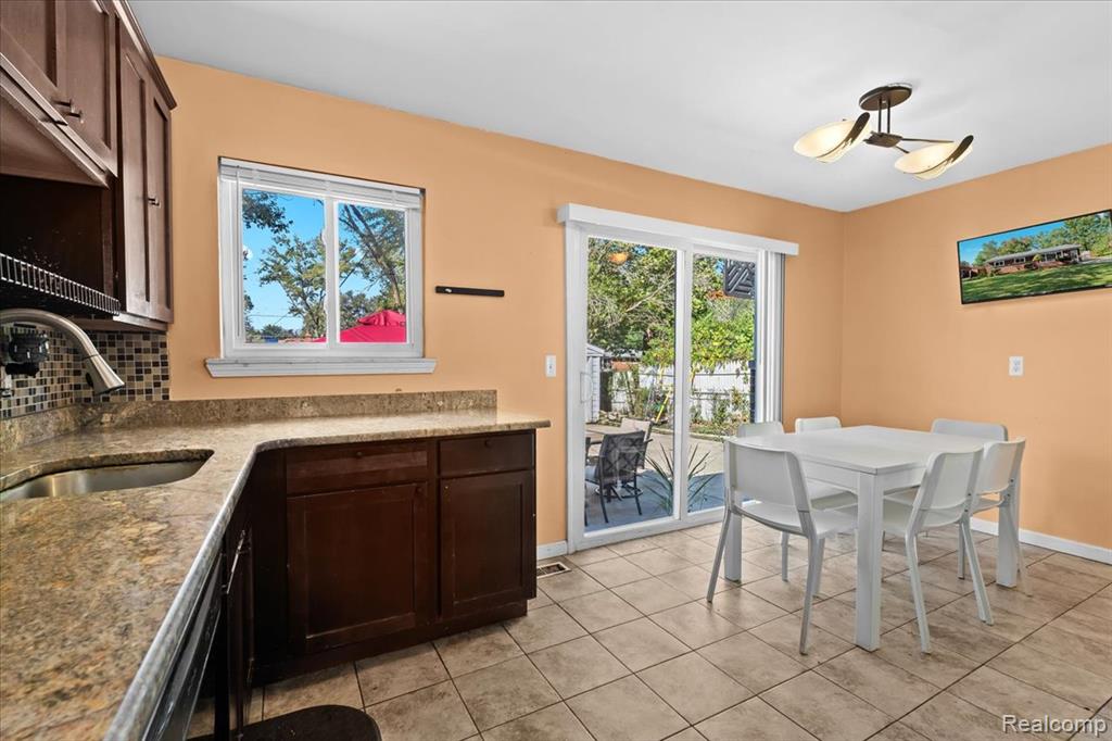 22035 Inkster Road Farmington Hills, MI 48336 - Photo 5 of 17