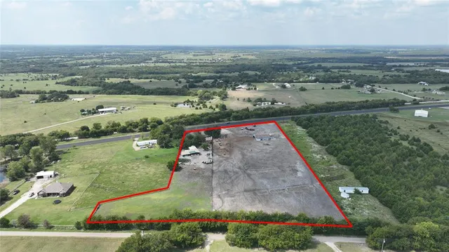 $450,000 | 5271 North U.S. Highway 69, Celeste, TX 75423