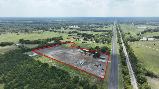 $450,000 | 5271 North U.S. Highway 69, Celeste, TX 75423