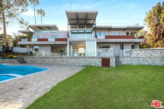a house view with a outdoor space