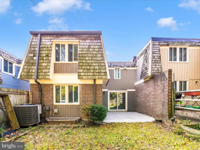 $445,000 | 10513 Cambridge Court, Montgomery Village, MD 20886