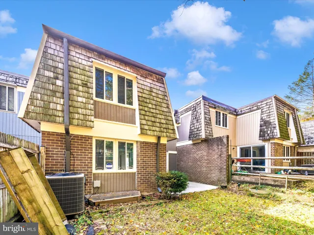 $445,000 | 10513 Cambridge Court, Montgomery Village, MD 20886