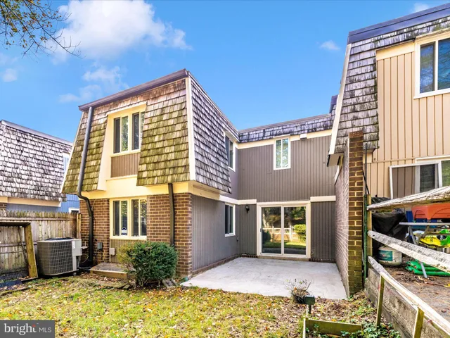 $445,000 | 10513 Cambridge Court, Montgomery Village, MD 20886