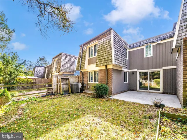 $445,000 | 10513 Cambridge Court, Montgomery Village, MD 20886