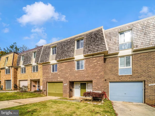 $445,000 | 10513 Cambridge Court, Montgomery Village, MD 20886