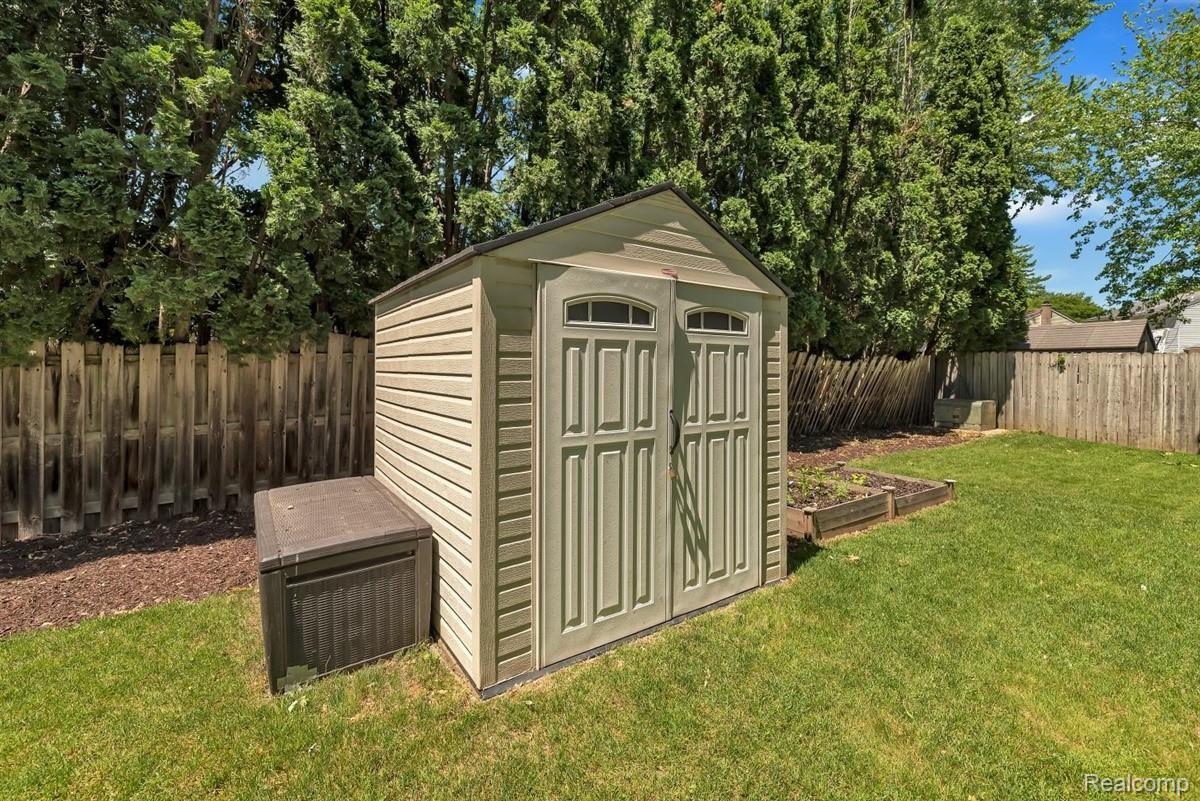 748 Burlington Road Canton, MI 48188 - Photo 35 of 43 44-748 Burlington Rd-WindowStill-Re.jpg