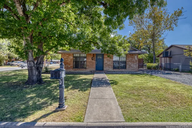 $219,000 | 470 North Crisp Street, Uvalde, TX 78801