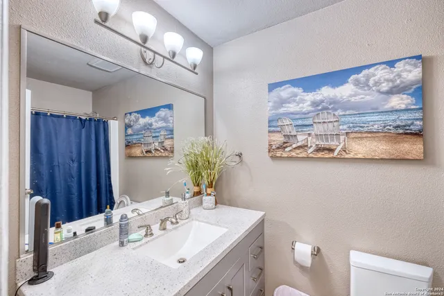 $219,000 | 470 North Crisp Street, Uvalde, TX 78801