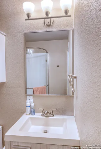 $219,000 | 470 North Crisp Street, Uvalde, TX 78801