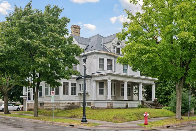 $739,900 | 1820 Colfax Avenue South, Minneapolis, MN 55403