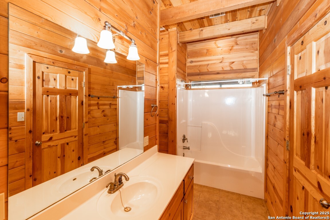 599 Mountain View Road Utopia, TX 78884 - Photo 9 of 38 a bathroom with a tub sink and shower