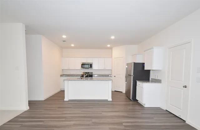 $2,395 | 15291 Abella Drive, Conroe, TX 77316