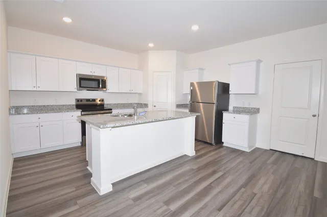 $2,395 | 15291 Abella Drive, Conroe, TX 77316