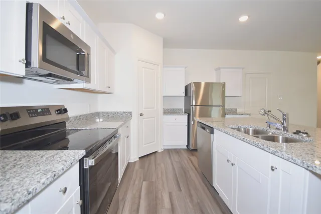 $2,395 | 15291 Abella Drive, Conroe, TX 77316