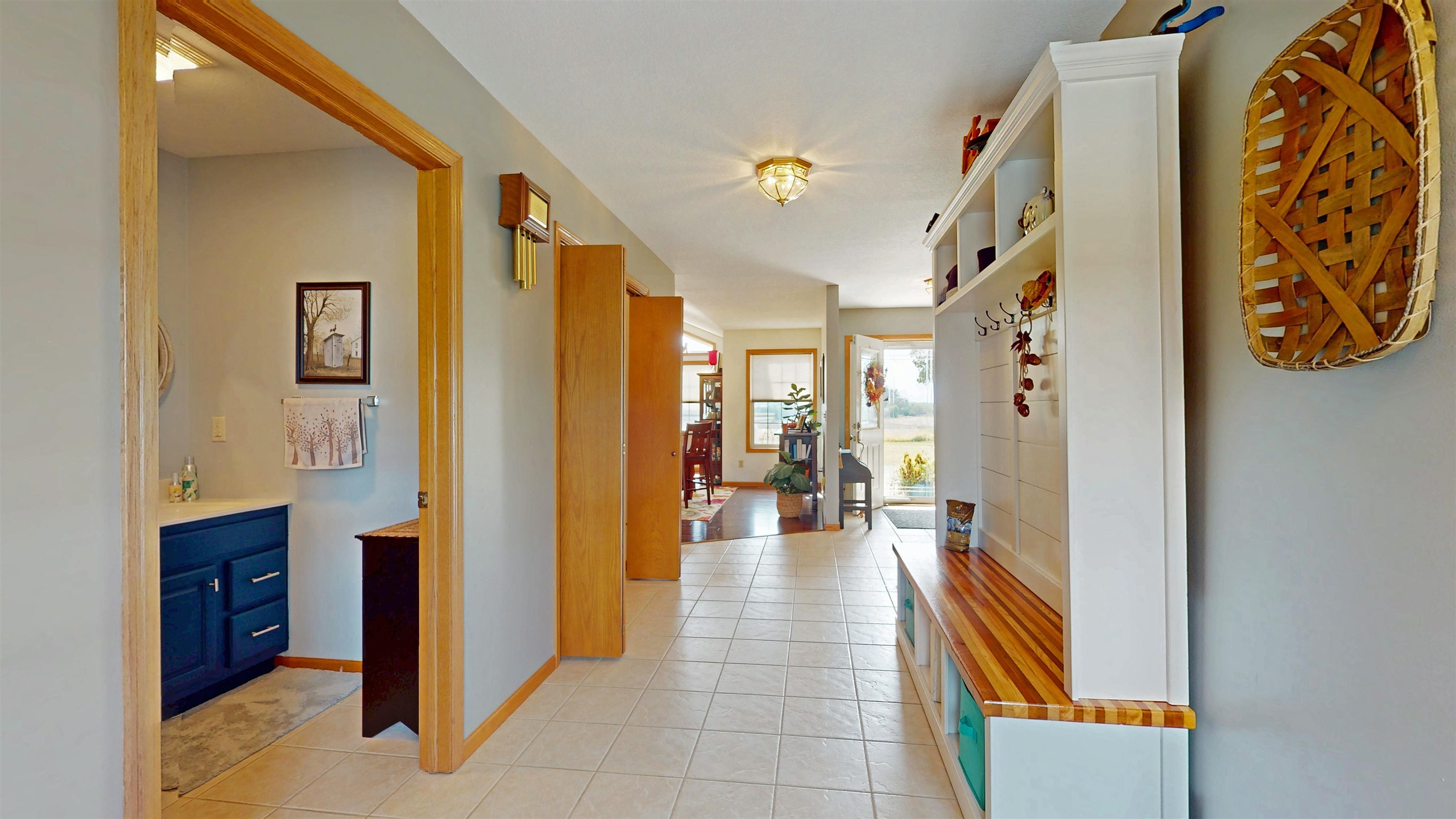 7821 Oakville Road Mount Carroll, IL 61053 - Photo 3 of 50 a hallway with painting and a decor