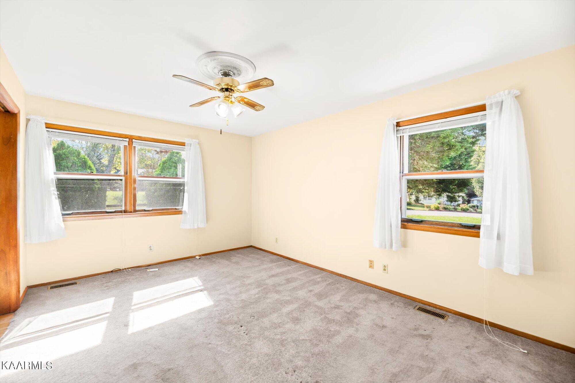 127 Manchester Road Oak Ridge, TN 37830 - Photo 12 of 26 12-127-Manchester-Rd-Oak-Ridge-TN-12