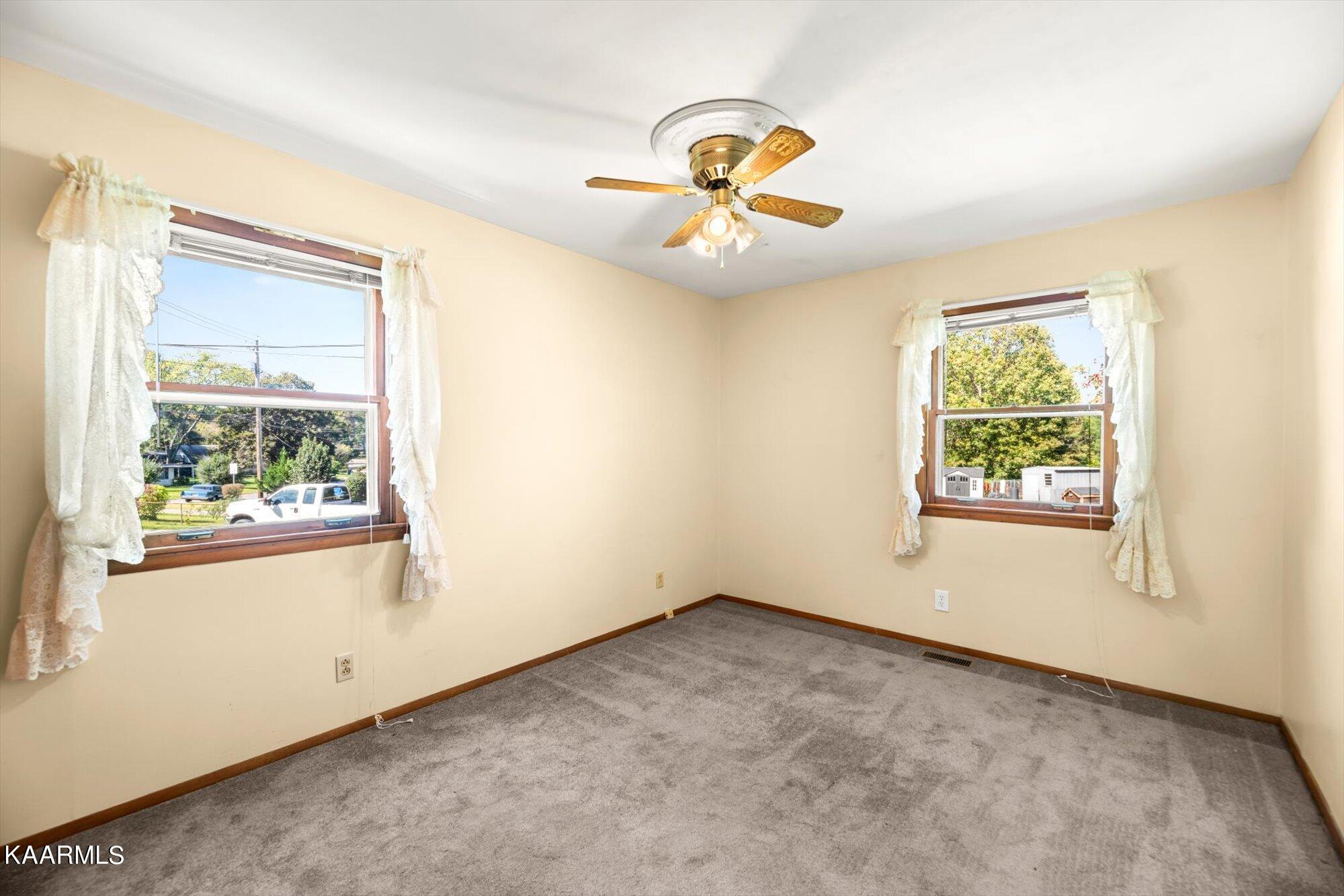 127 Manchester Road Oak Ridge, TN 37830 - Photo 15 of 26 15-127-Manchester-Rd-Oak-Ridge-TN-15
