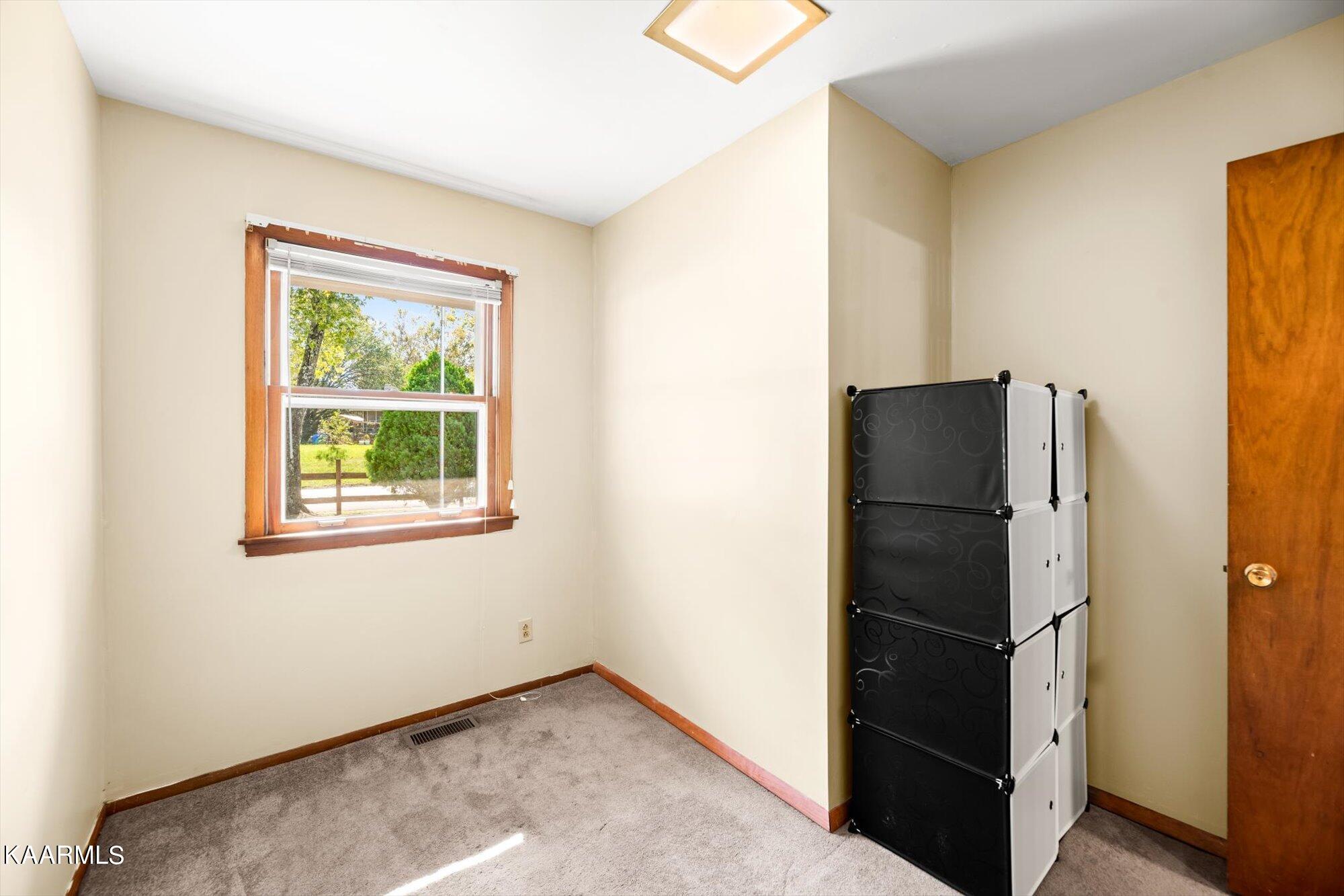 127 Manchester Road Oak Ridge, TN 37830 - Photo 17 of 26 17-127-Manchester-Rd-Oak-Ridge-TN-17