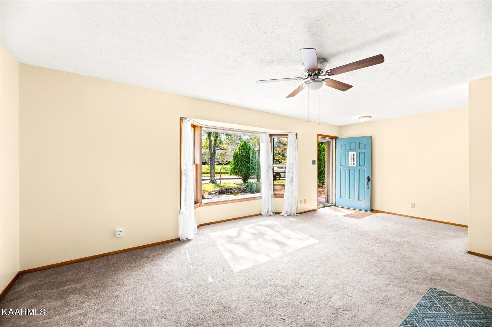 127 Manchester Road Oak Ridge, TN 37830 - Photo 4 of 26 04-127-Manchester-Rd-Oak-Ridge-TN-4