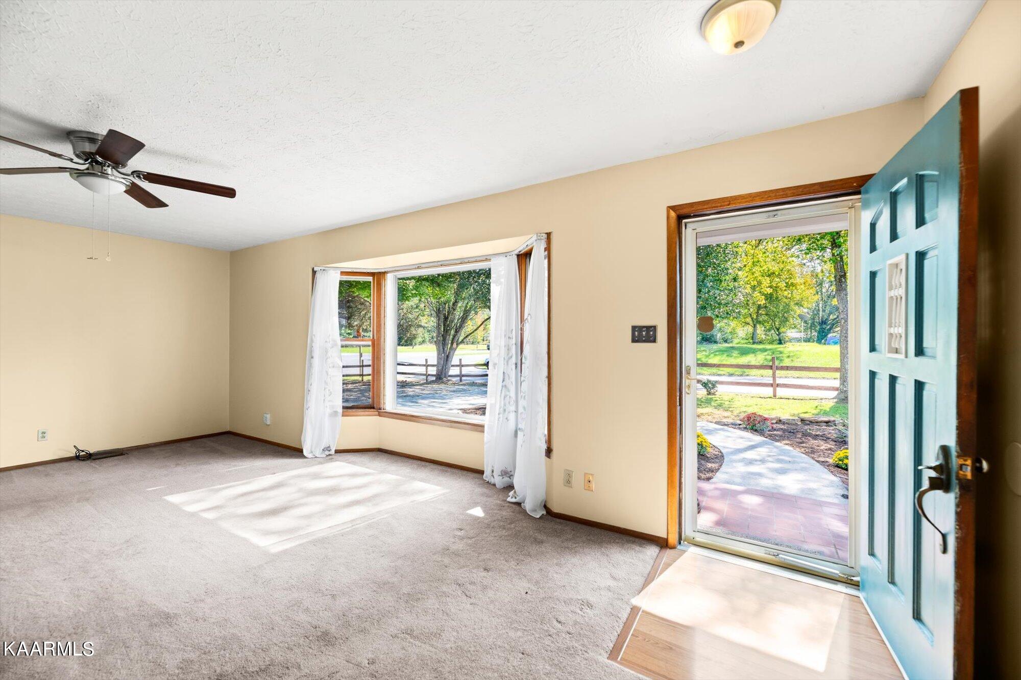 127 Manchester Road Oak Ridge, TN 37830 - Photo 5 of 26 05-127-Manchester-Rd-Oak-Ridge-TN-5