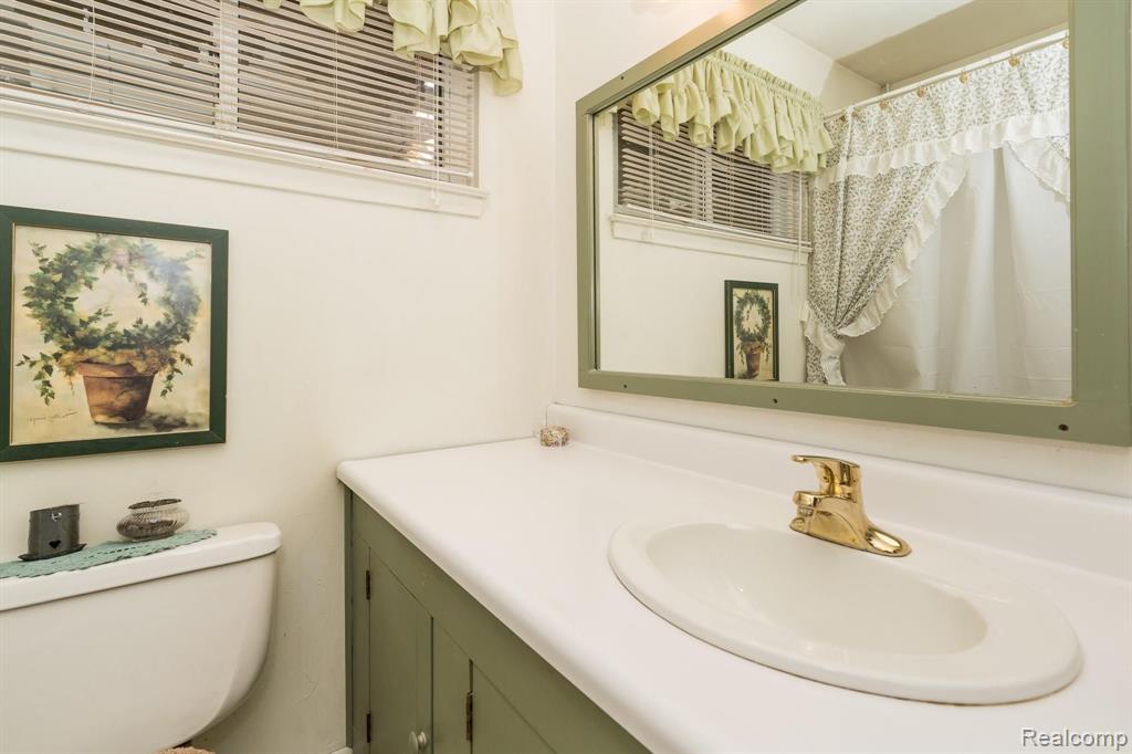 257 Nevada Avenue Rochester Hills, MI 48309 - Photo 9 of 36