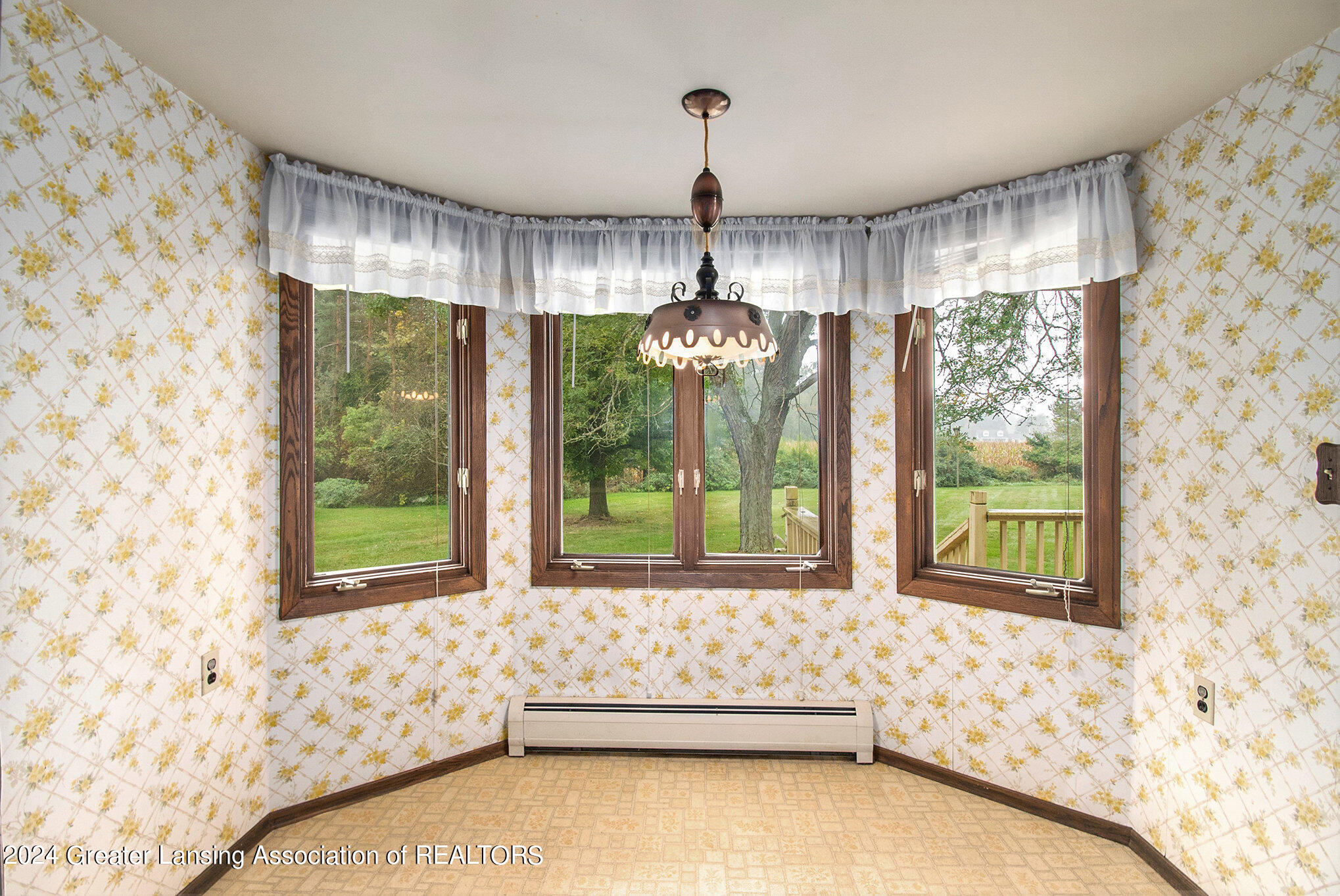 18670 Weller Road Gregory, MI 48137 - Photo 10 of 35 Breakfast Nook