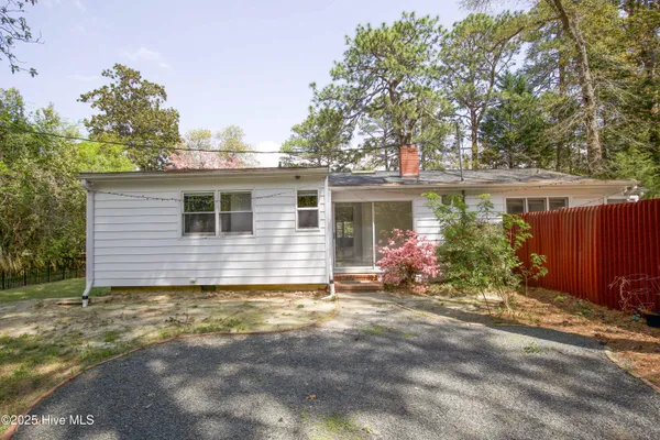 $575,000 | 264 East Indiana Avenue, Southern Pines, NC 28387