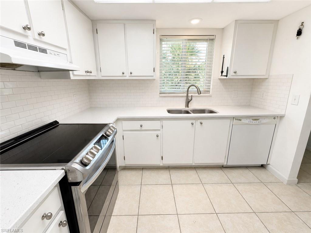 5515 Rattlesnake Hamm Road, Unit 302 Naples, FL 34113 - Photo 4 of 29