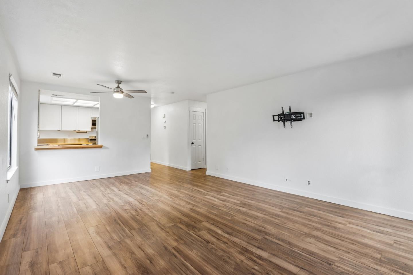 1555 Hecker Pass Road, Unit E201 Gilroy, CA 95020 - Photo 4 of 28